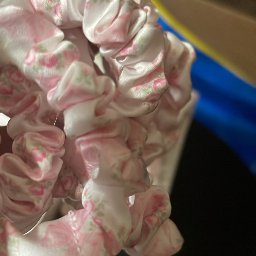 x LoveShackFancy Satin Hair Accessories Set - Pink 3 item bundle Price Firm - Picture 6 of 14